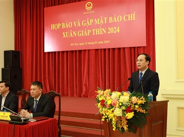 <a href="/Detail.aspx?NewsID=e0cf185c-65aa-439a-ba10-3d72e950eb05&CatID=dd03bec9-f8bc-4092-95e4-5951a9723142">Bộ Xây dựng tổ chức họp báo và gặp mặt báo chí nhân dịp Xuân Giáp ...</a>